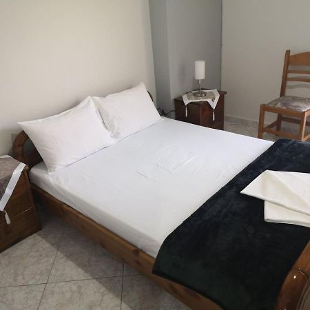 Panos & Antzy Apartments Kalamata Bagian luar foto