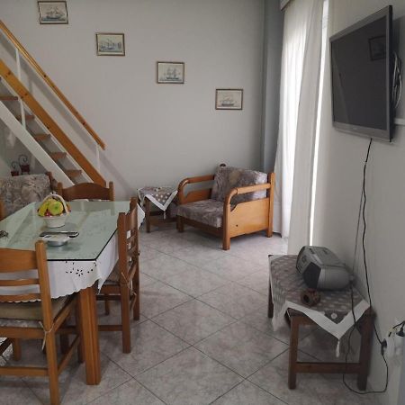 Panos & Antzy Apartments Kalamata Bagian luar foto
