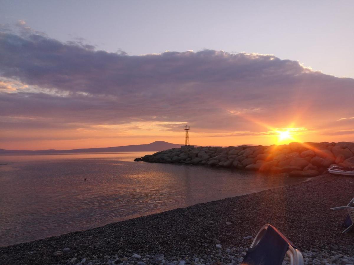 Panos & Antzy Apartments Kalamata Bagian luar foto