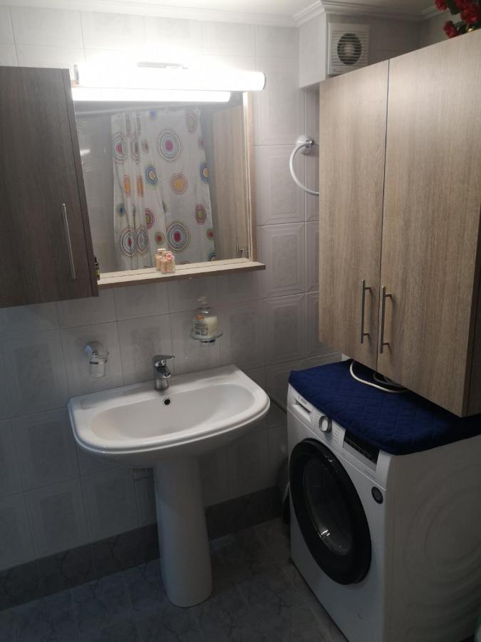 Panos & Antzy Apartments Kalamata Bagian luar foto