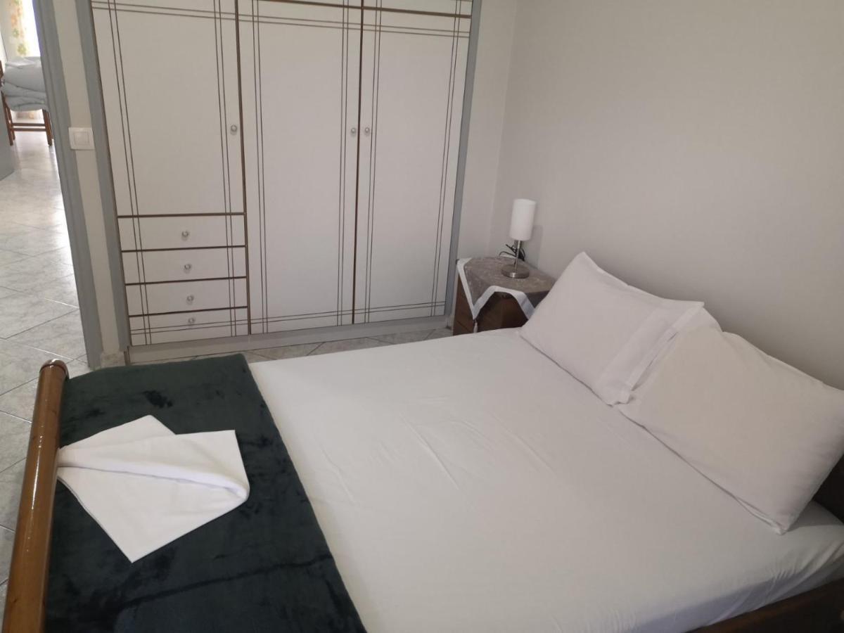 Panos & Antzy Apartments Kalamata Bagian luar foto