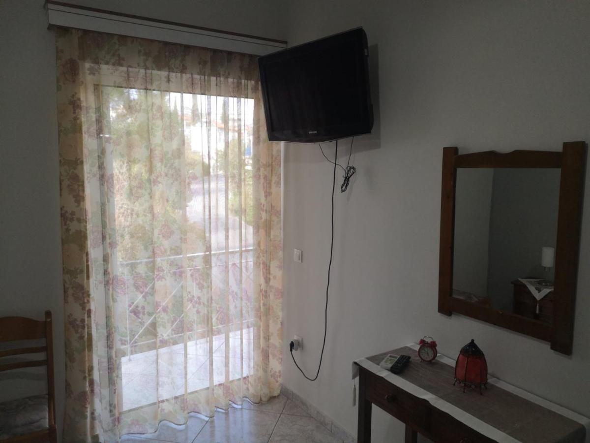 Panos & Antzy Apartments Kalamata Bagian luar foto