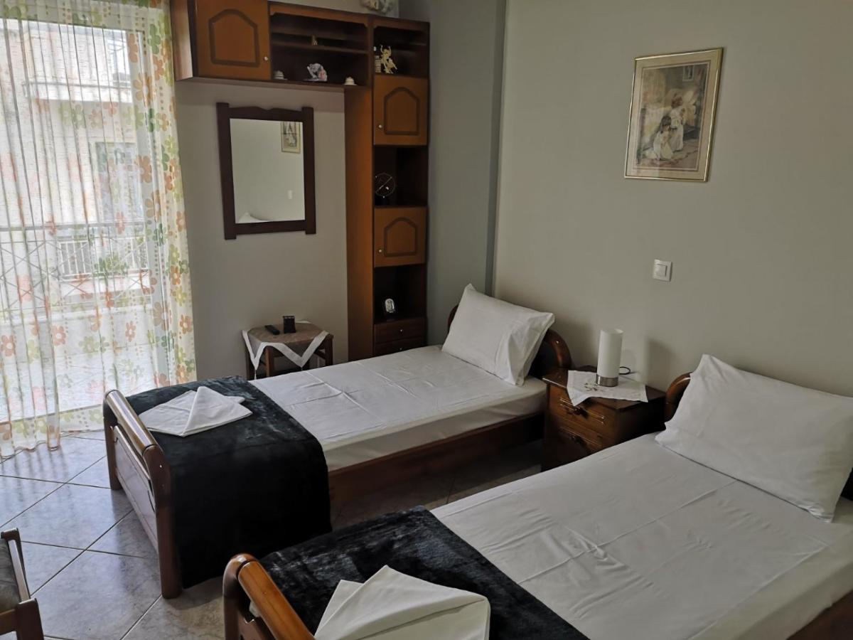 Panos & Antzy Apartments Kalamata Bagian luar foto