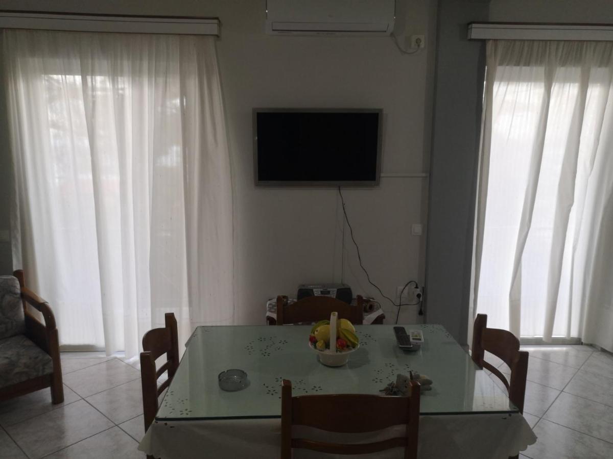 Panos & Antzy Apartments Kalamata Bagian luar foto