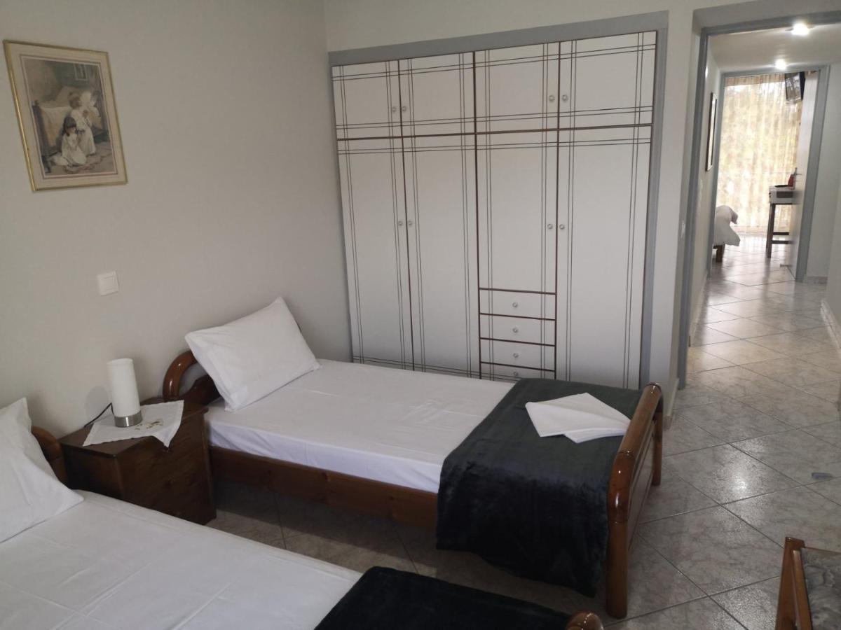 Panos & Antzy Apartments Kalamata Bagian luar foto